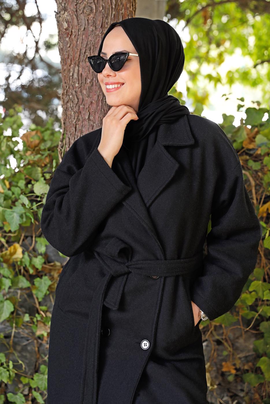 Tesettür giyim SİYAH KUŞAKLI DÜĞMELİ KAŞE KABAN 9911 