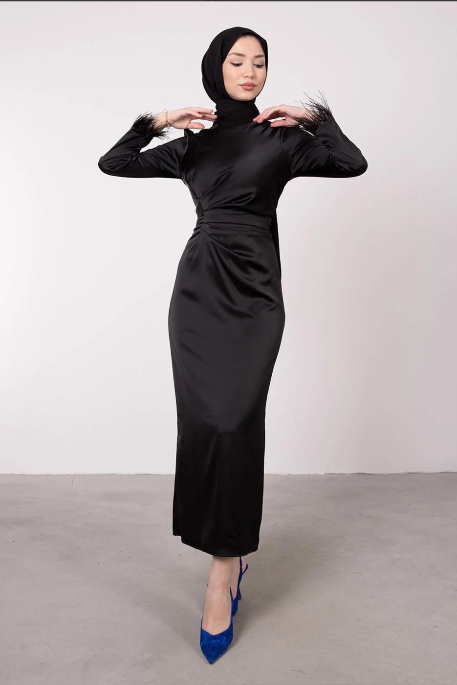 Tesettür giyim SİYAH MANŞETLERİ TÜY DETAYLI ABİYE ELBİSE T 1295