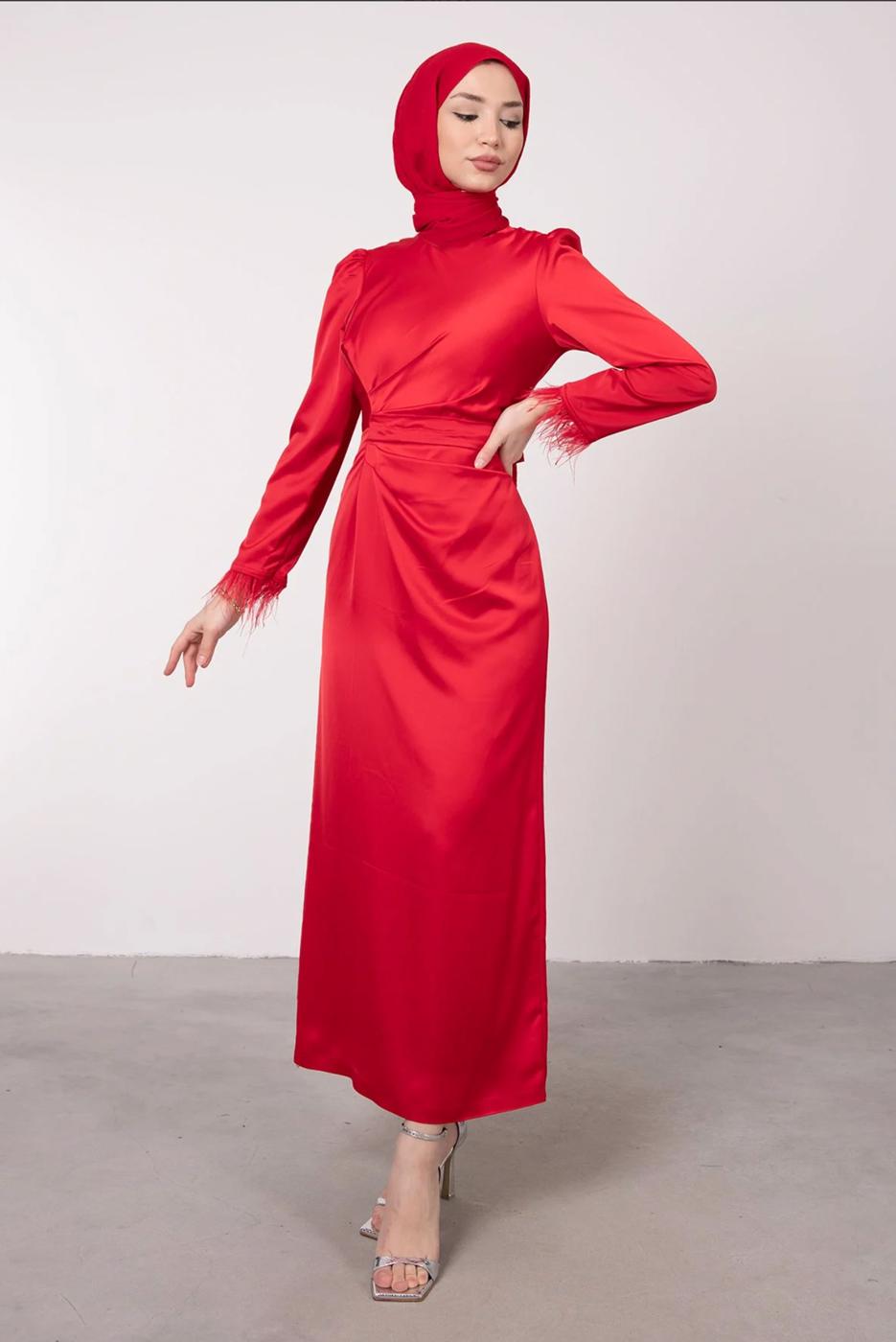 Tesettür giyim KIRMIZI MANŞETLERİ TÜY DETAYLI ABİYE ELBİSE T 1295