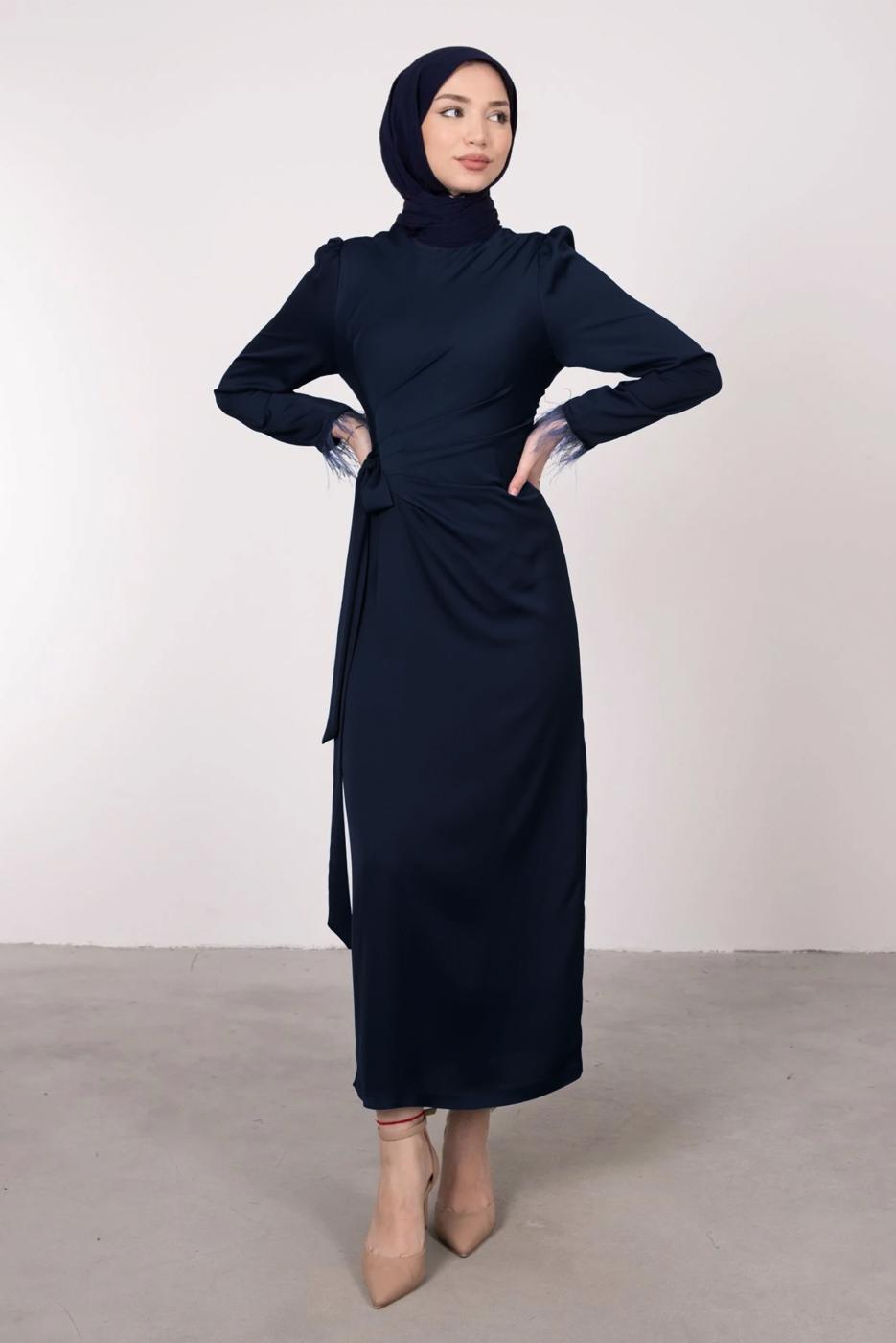 Tesettür giyim LACİVERT MANŞETLERİ TÜY DETAYLI ABİYE ELBİSE T 1295