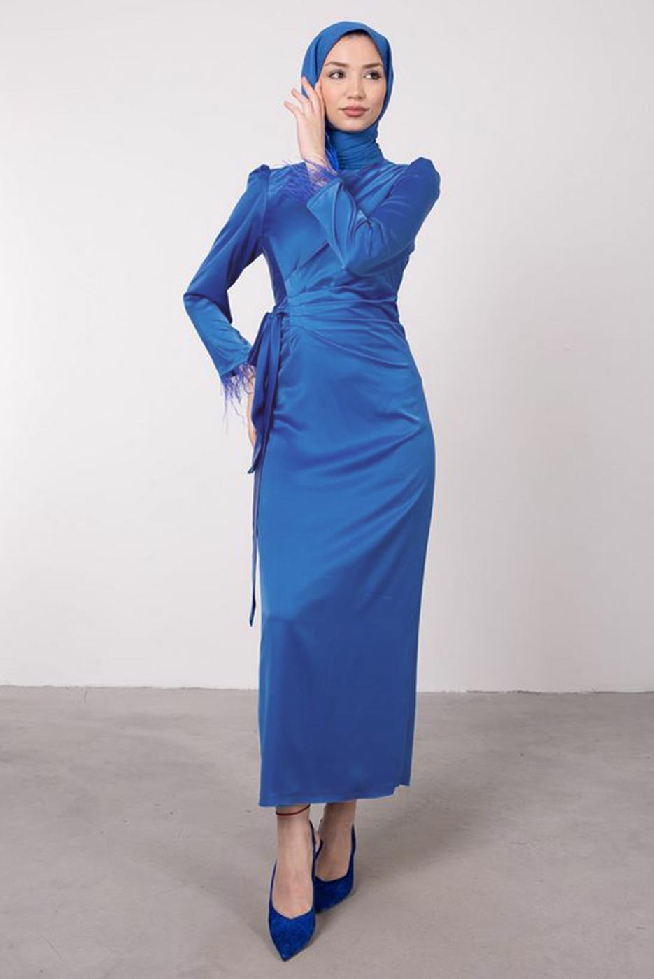 Tesettür giyim LACİVERT MANŞETLERİ TÜY DETAYLI ABİYE ELBİSE T 1295