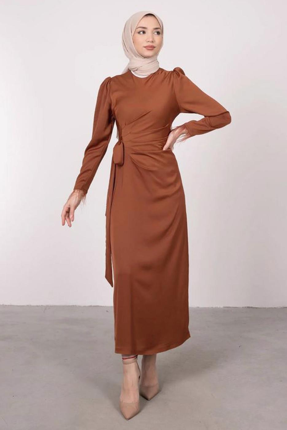 Tesettür giyim KAHVE MANŞETLERİ TÜY DETAYLI ABİYE ELBİSE T 1295