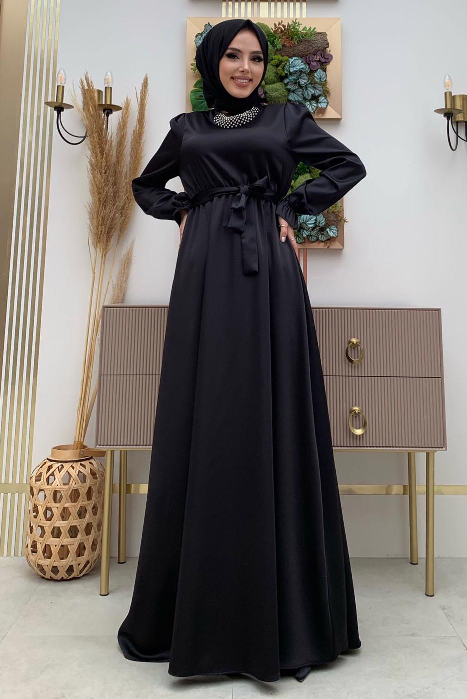 Tesettür giyim SİYAH KUŞAKLI MANŞETLERİ LASTİKLİ SATEN ABİYE ELBİSE T 1973