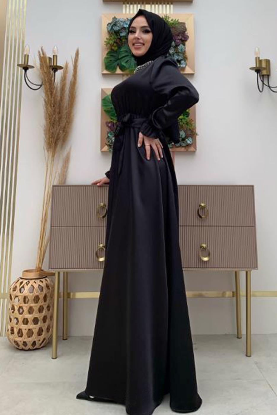 Tesettür giyim SİYAH KUŞAKLI MANŞETLERİ LASTİKLİ SATEN ABİYE ELBİSE T 1973