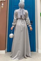 Tesettür giyim GRİ KUŞAKLI MANŞETLERİ LASTİKLİ SATEN ABİYE ELBİSE T 1973