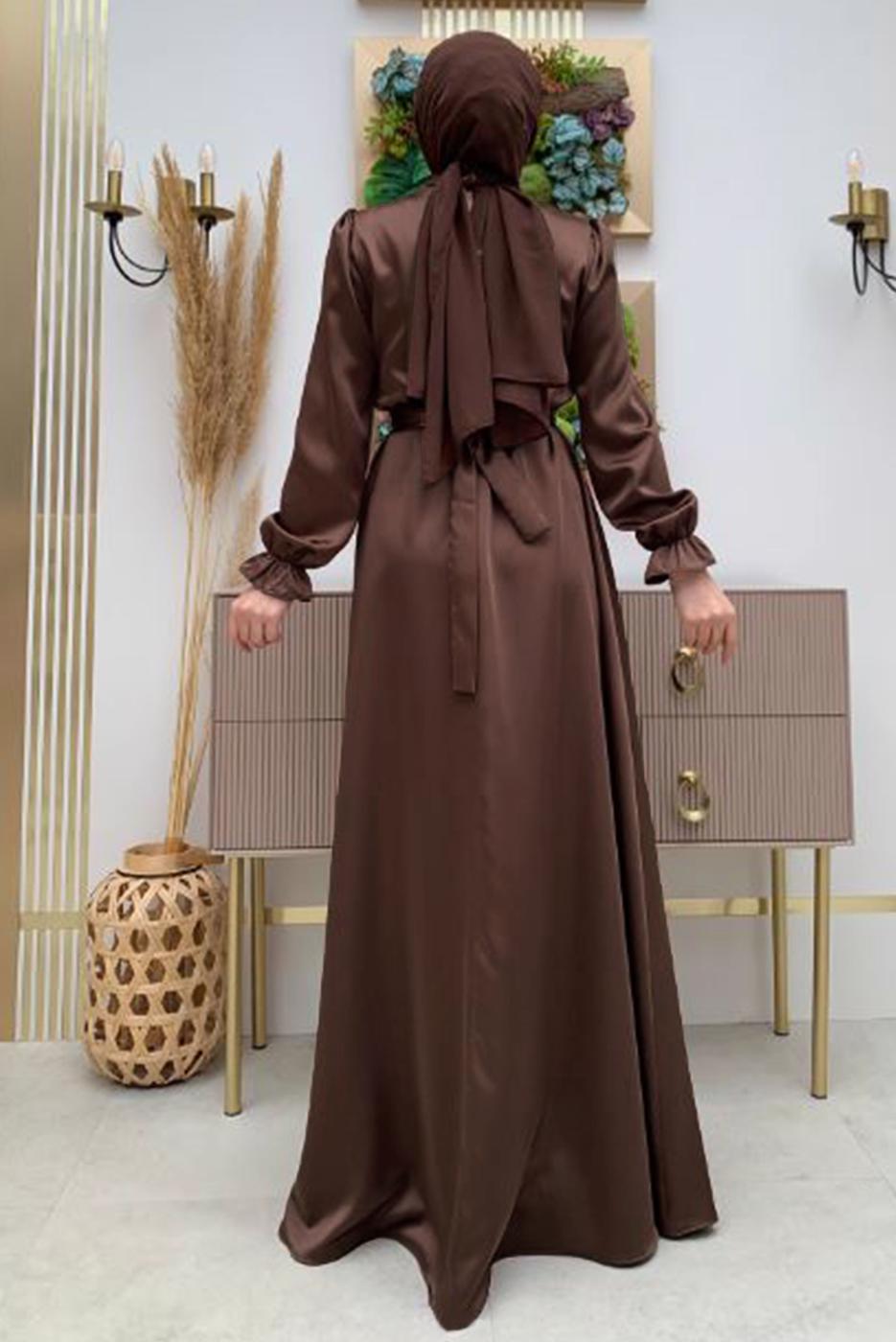 Tesettür giyim KAHVE KUŞAKLI MANŞETLERİ LASTİKLİ SATEN ABİYE ELBİSE T 1973