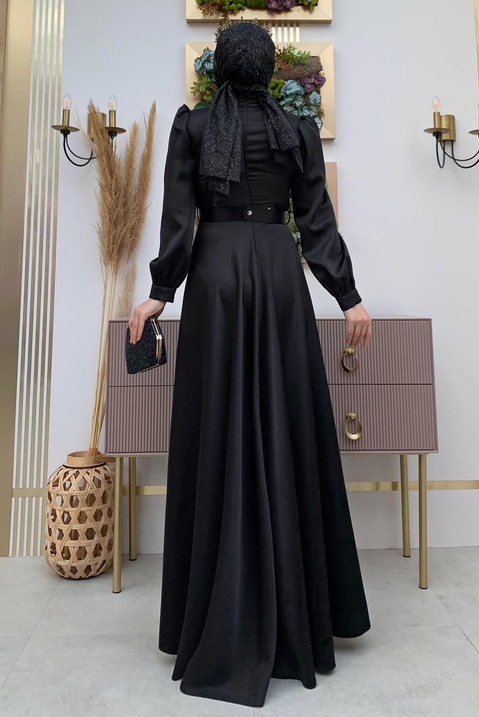 Tesettür giyim SİYAH KEMERLİ DRAPE DETAYLI SATEN ABİYE ELBİSE T 2973