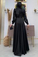 Tesettür giyim SİYAH KEMERLİ DRAPE DETAYLI SATEN ABİYE ELBİSE T 2973