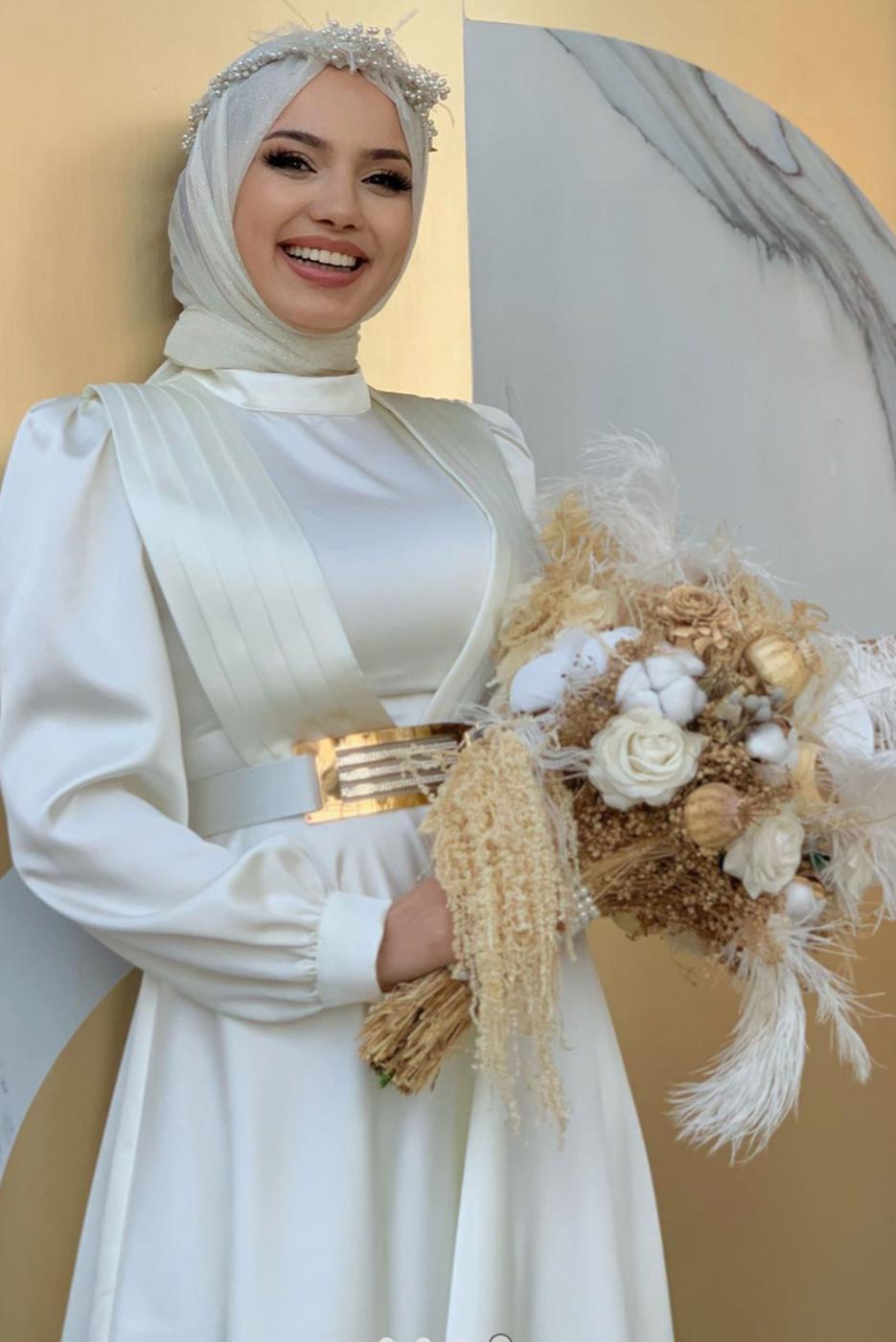 Tesettür giyim EKRU KEMERLİ DRAPE DETAYLI SATEN ABİYE ELBİSE T 2973