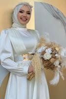 Tesettür giyim EKRU KEMERLİ DRAPE DETAYLI SATEN ABİYE ELBİSE T 2973