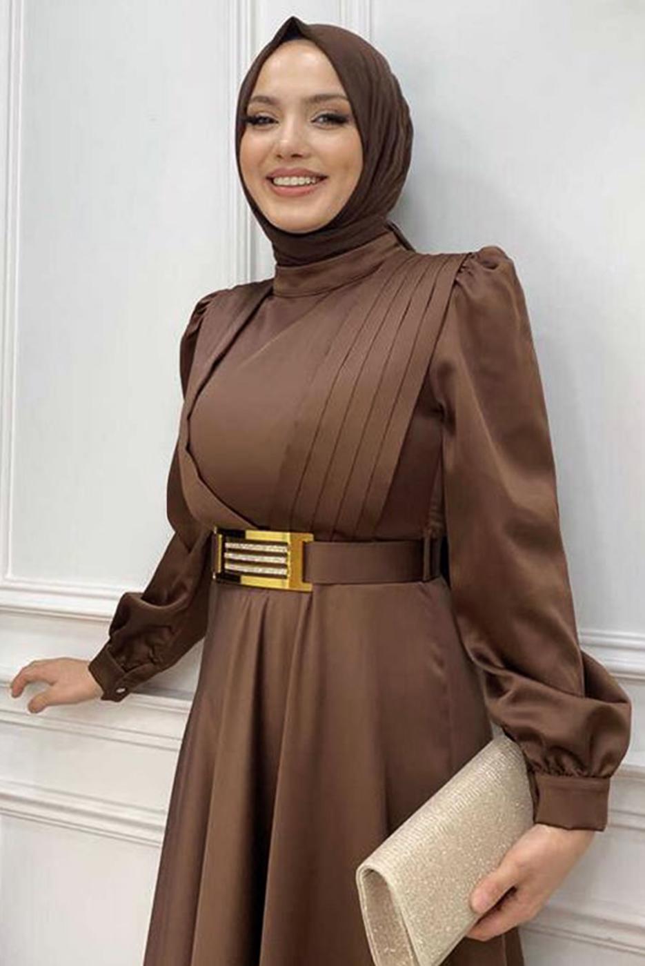 Tesettür giyim KAHVE KEMERLİ DRAPE DETAYLI SATEN ABİYE ELBİSE T 2973