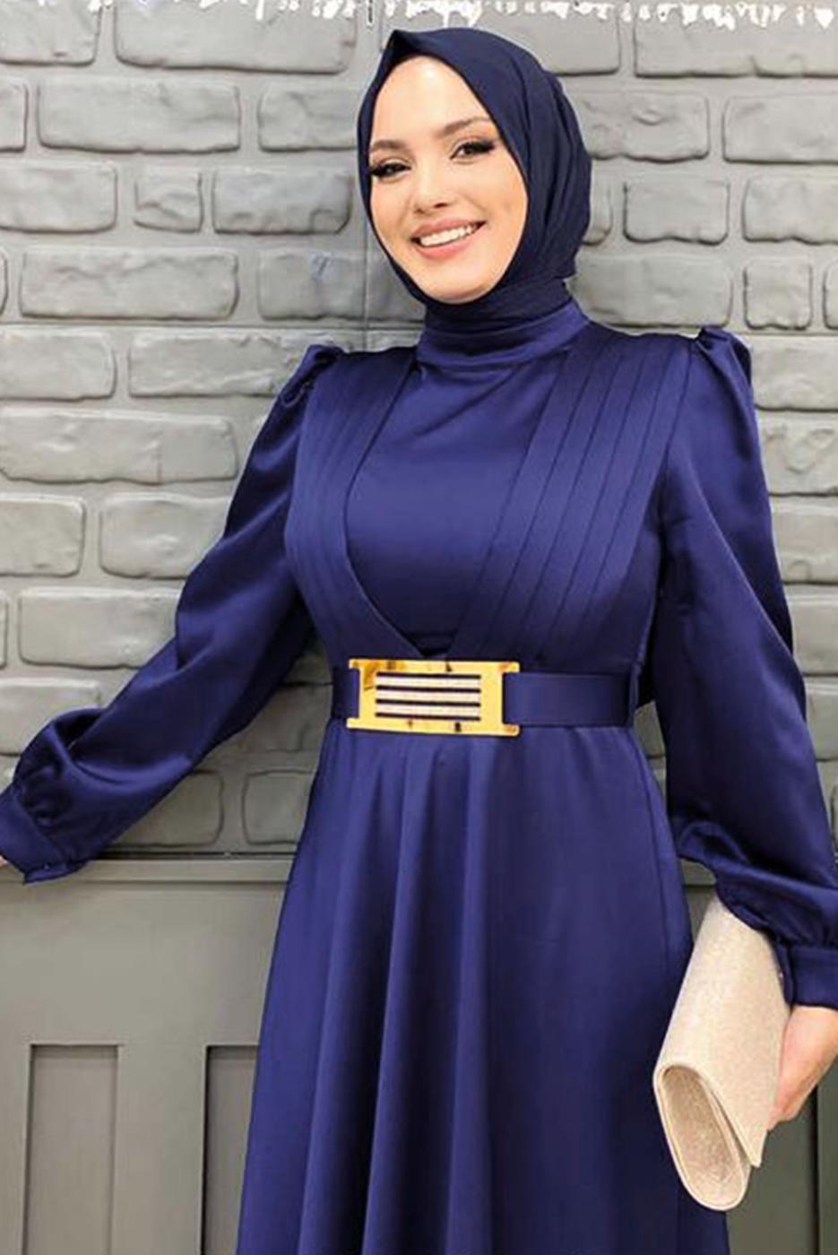 Tesettür giyim LACİVERT KEMERLİ DRAPE DETAYLI SATEN ABİYE ELBİSE T 2973