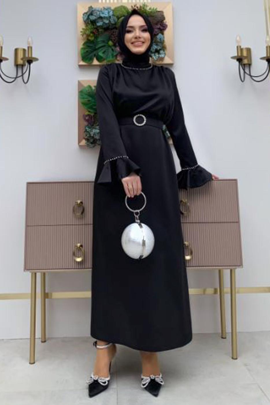 Tesettür giyim SİYAH İNCİ DETAYLI KEMERLİ SATEN ABİYE ELBİSE T 3973