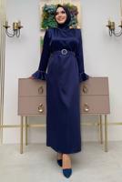 Tesettür giyim LACİVERT İNCİ DETAYLI KEMERLİ SATEN ABİYE ELBİSE T 3973