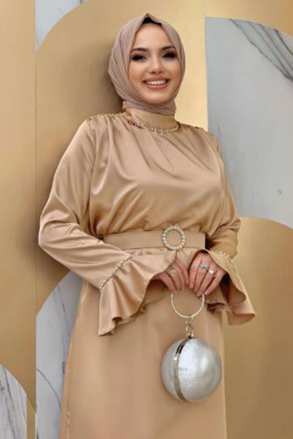 Tesettür giyim VİZON İNCİ DETAYLI KEMERLİ SATEN ABİYE ELBİSE T 3973