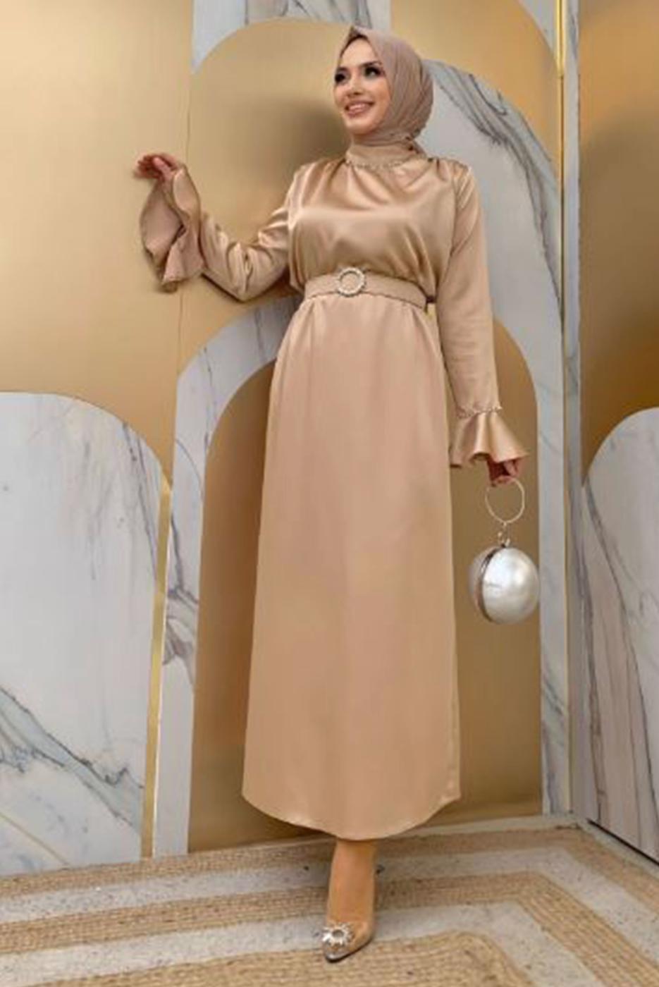 Tesettür giyim VİZON İNCİ DETAYLI KEMERLİ SATEN ABİYE ELBİSE T 3973
