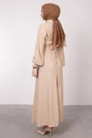 Tesettür giyim BEJ KEMERLİ MANŞETLERİ LASTİKLİ ELBİSE T 8585	