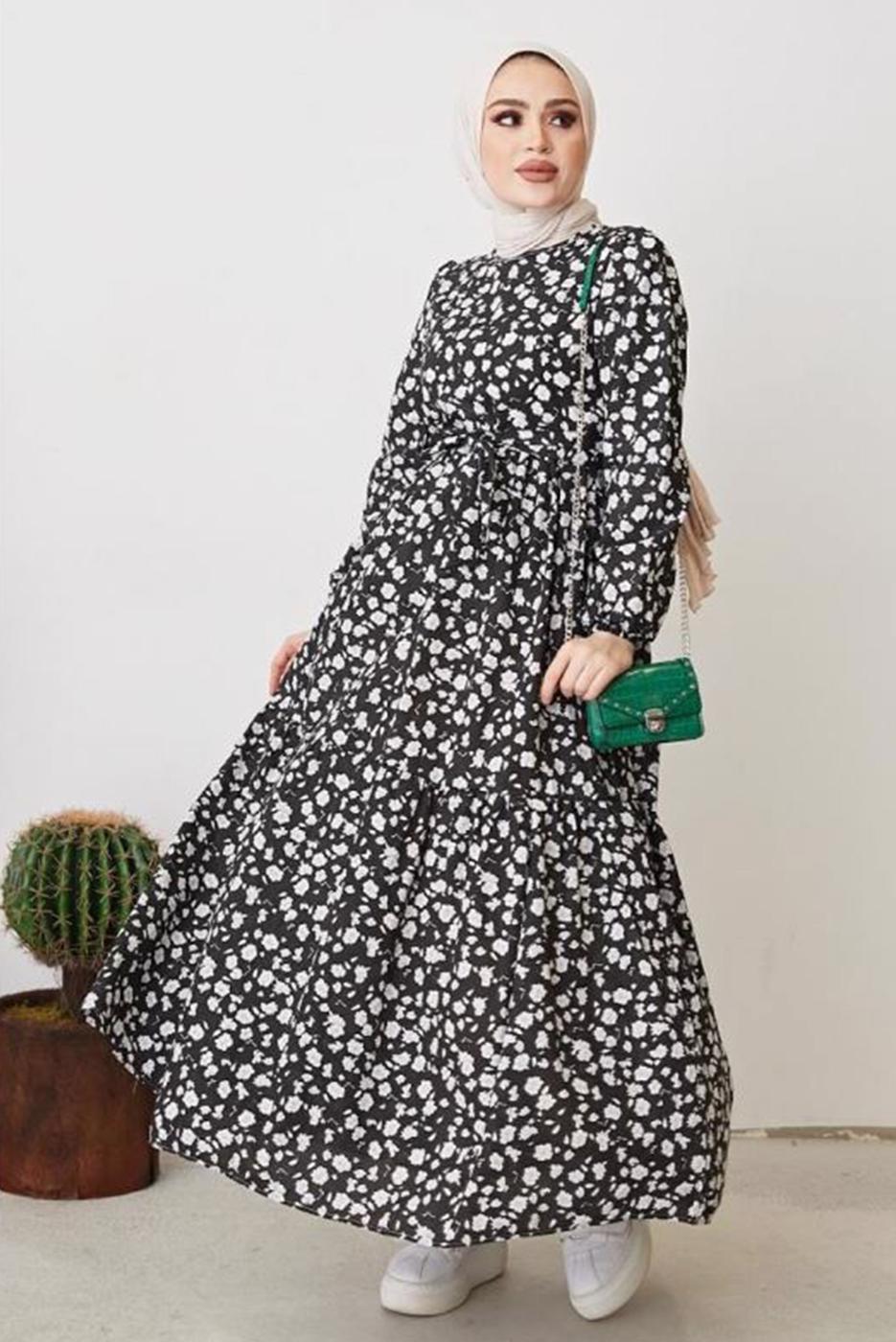 Tesettür giyim SİYAH ÇİÇEK DESENLİ KUŞAKLI ELBİSE T 004
