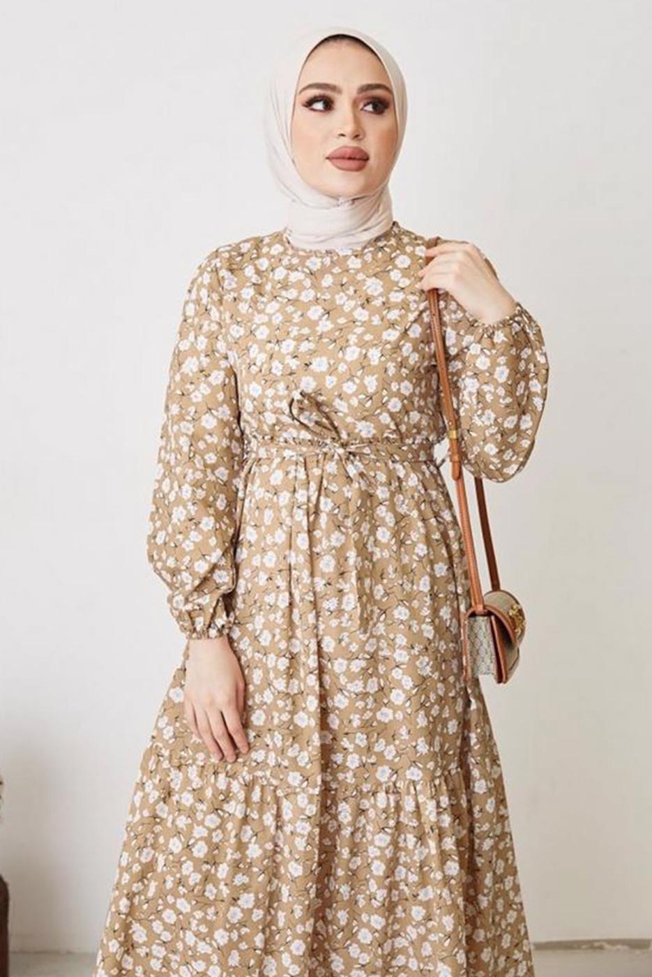 Tesettür giyim KAHVE ÇİÇEK DESENLİ KUŞAKLI ELBİSE T 004