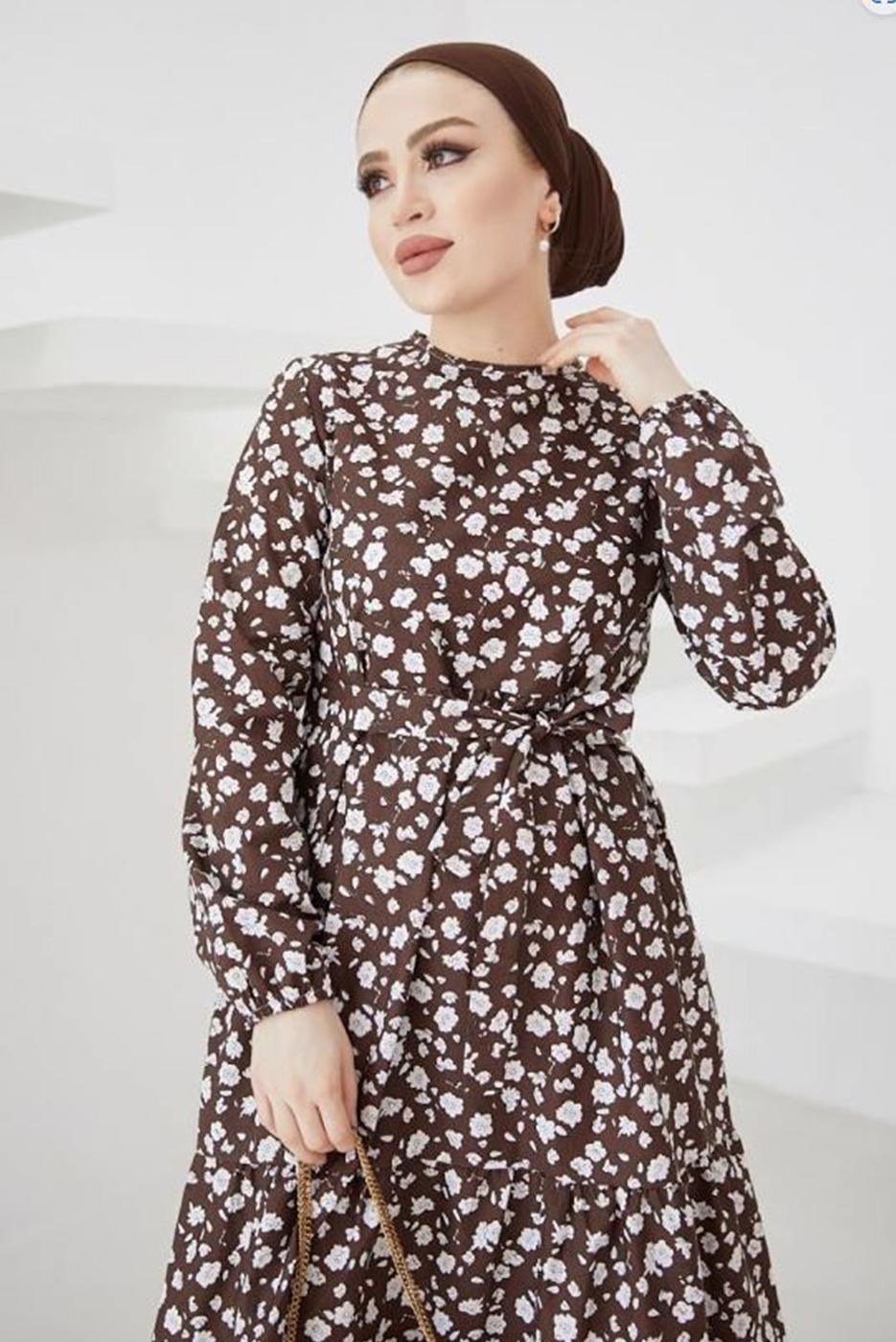 Tesettür giyim KAHVE ÇİÇEK DESENLİ KUŞAKLI ELBİSE T 004