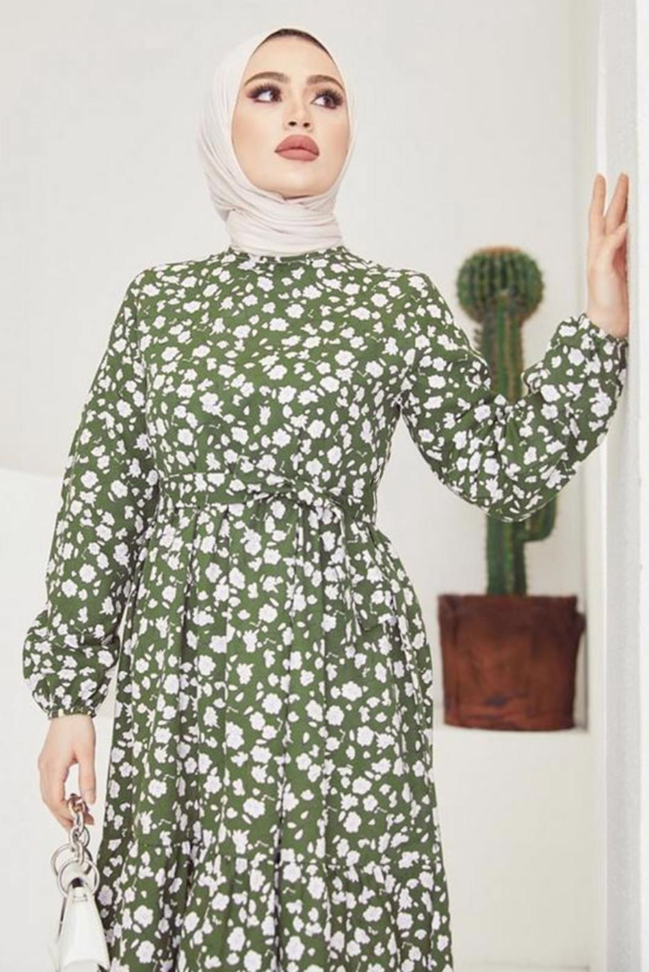 Tesettür giyim YEŞİL ÇİÇEK DESENLİ KUŞAKLI ELBİSE T 004