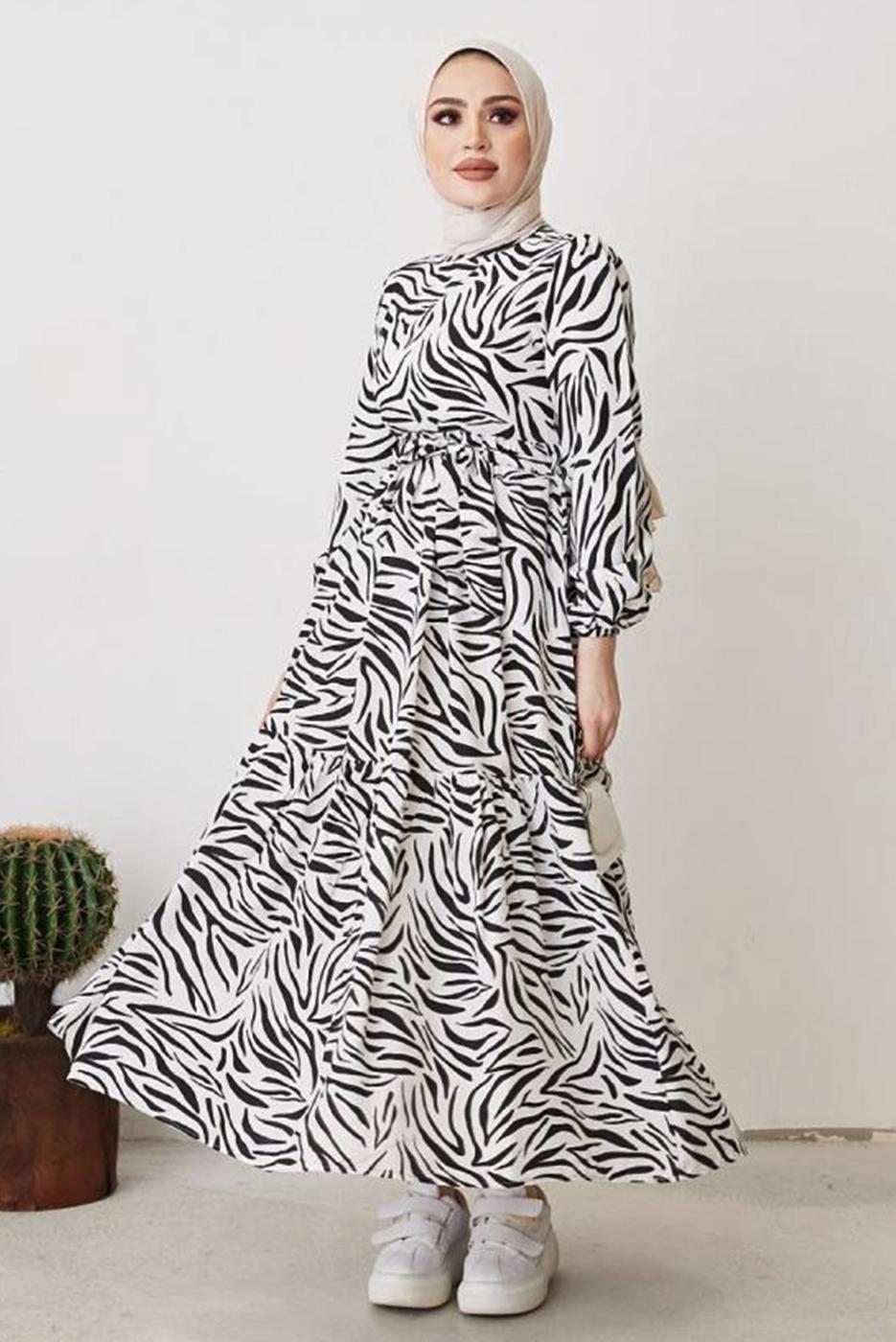 Tesettür giyim SİYAH ZEBRA DESENLİ KUŞAKLI ELBİSE T 104