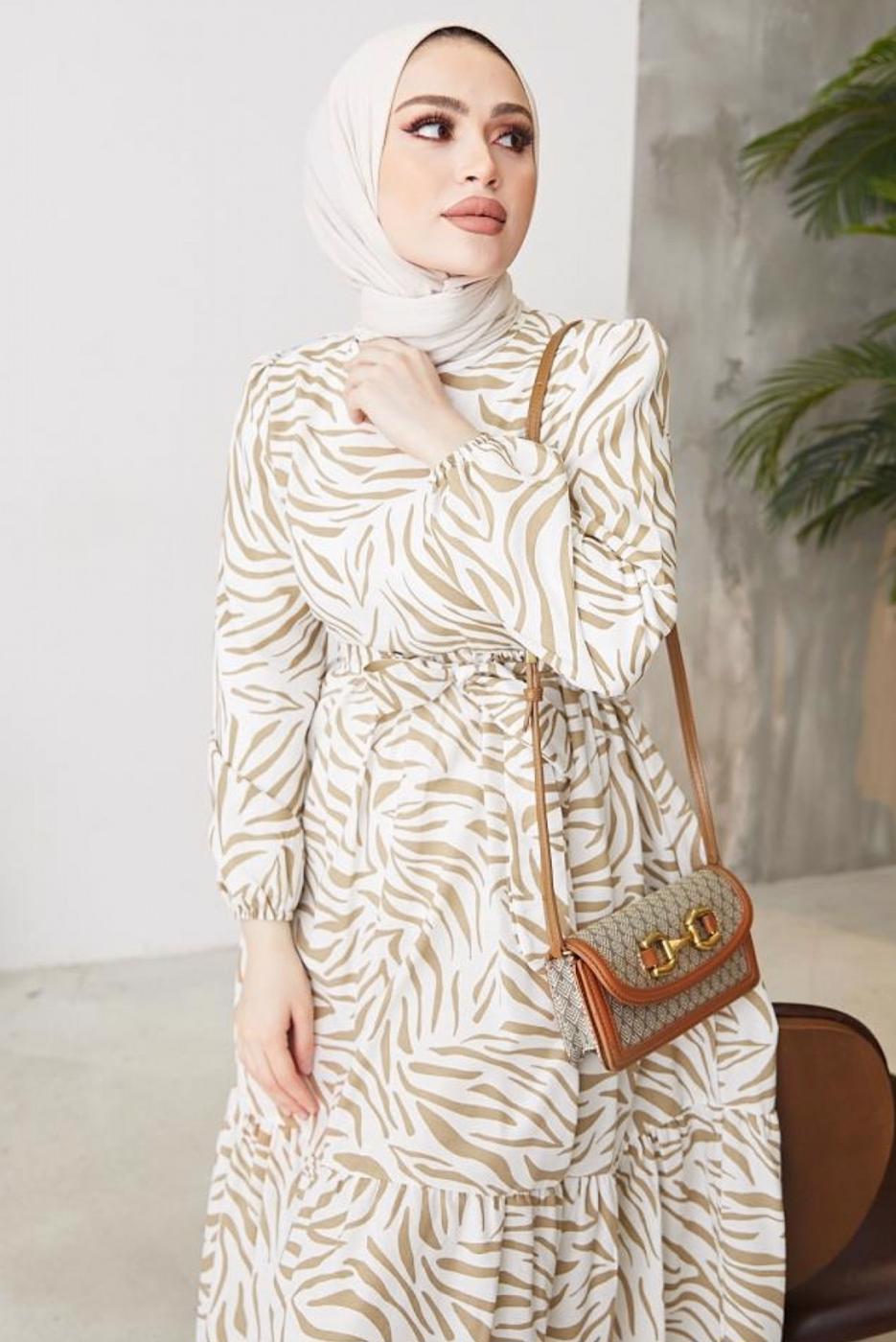 Vêtements hijab BEIGE ROBE CEINTURÉE MOTIF ZÈBRE T 104