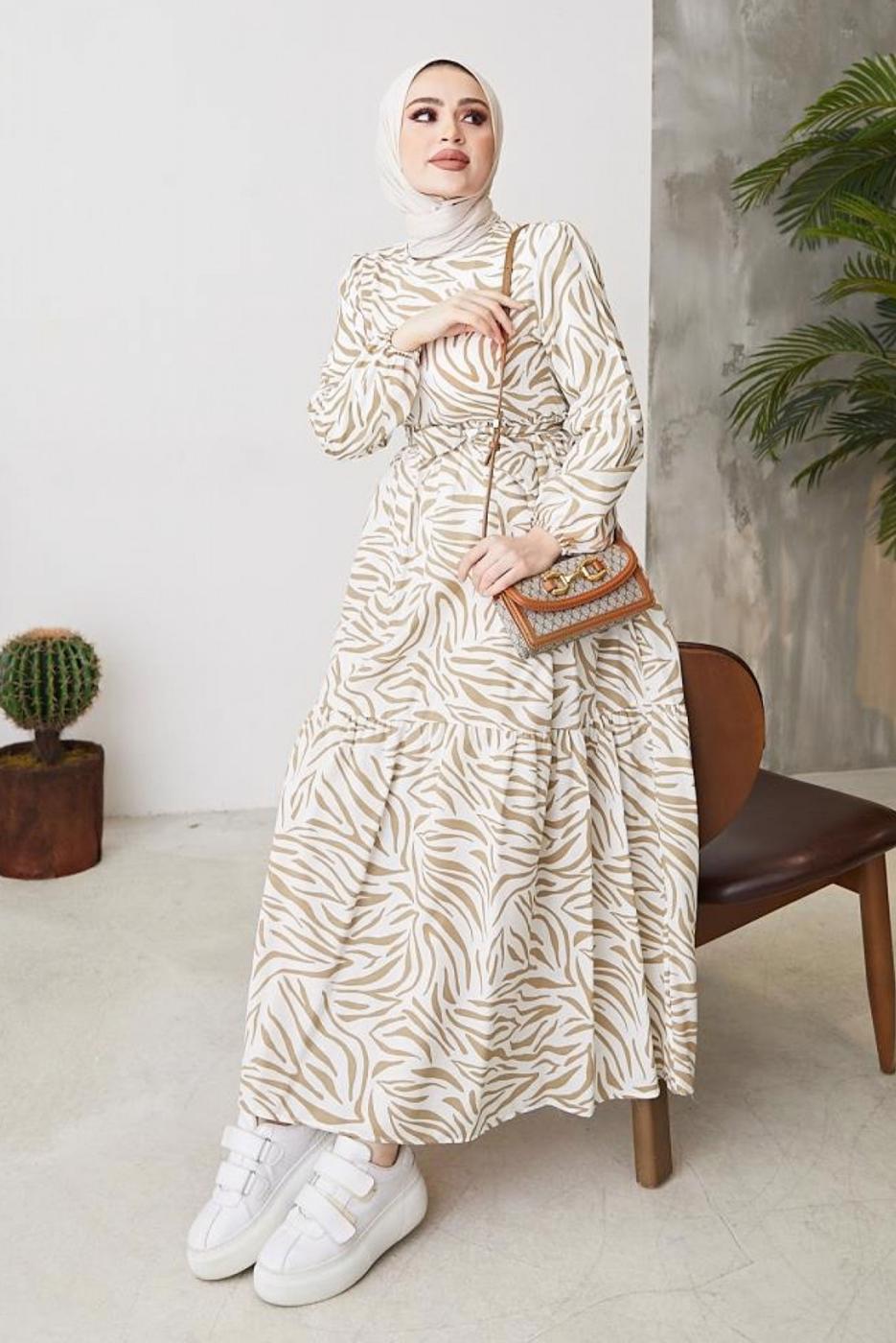 Vêtements hijab BEIGE ROBE CEINTURÉE MOTIF ZÈBRE T 104