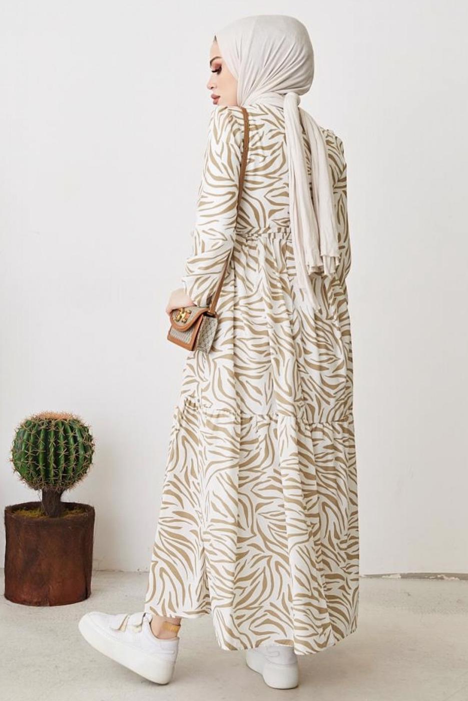 Vêtements hijab BEIGE ROBE CEINTURÉE MOTIF ZÈBRE T 104