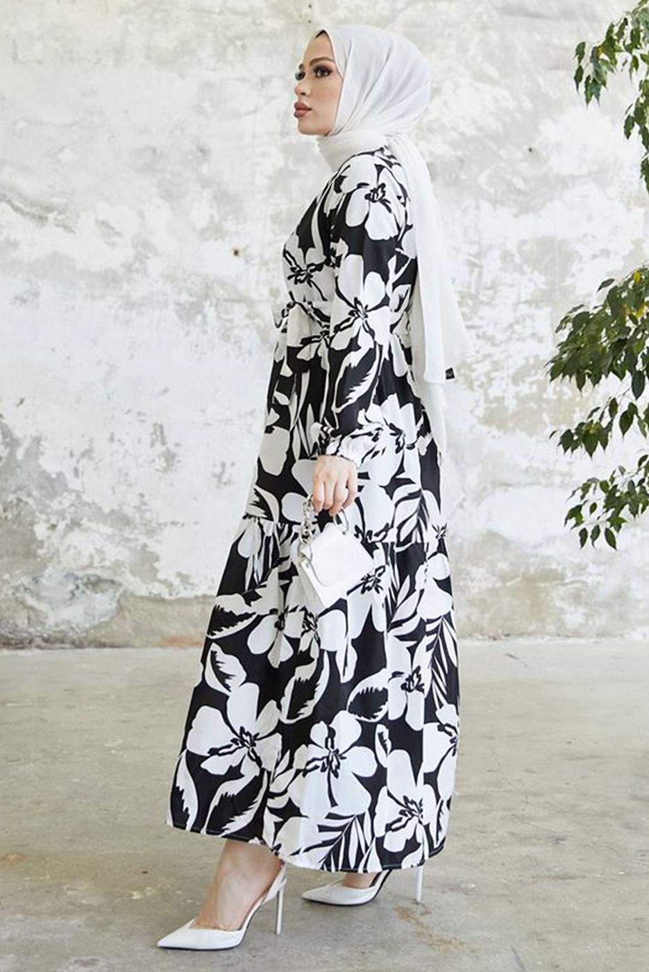 Tesettür giyim SİYAH ÇİÇEK DESENLİ KUŞAKLI ELBİSE T 134