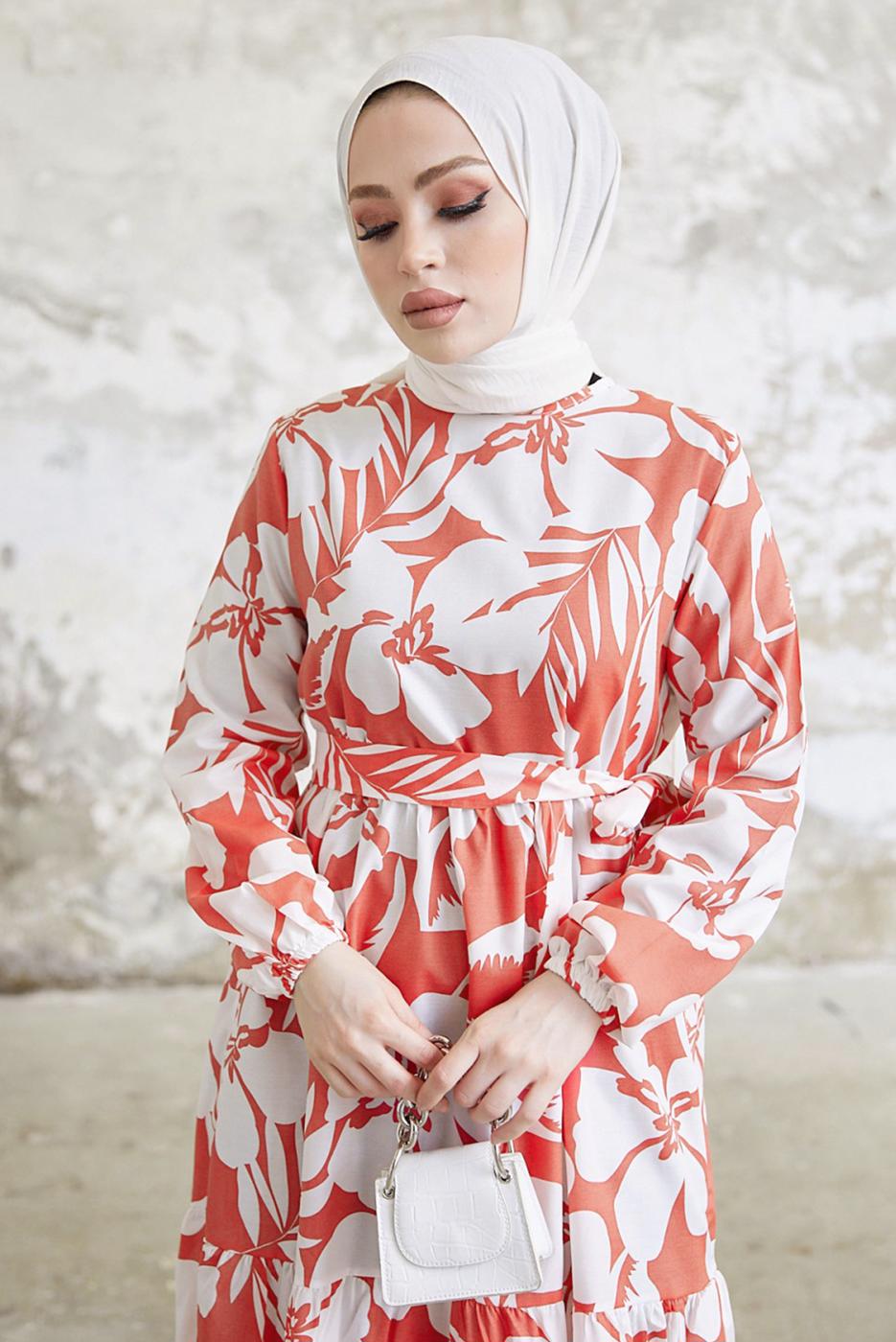 Tesettür giyim KIRMIZI ÇİÇEK DESENLİ KUŞAKLI ELBİSE T 134