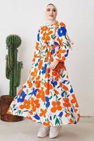 Tesettür giyim TURUNCU ÇİÇEK DESENLİ KUŞAKLI ELBİSE T 404