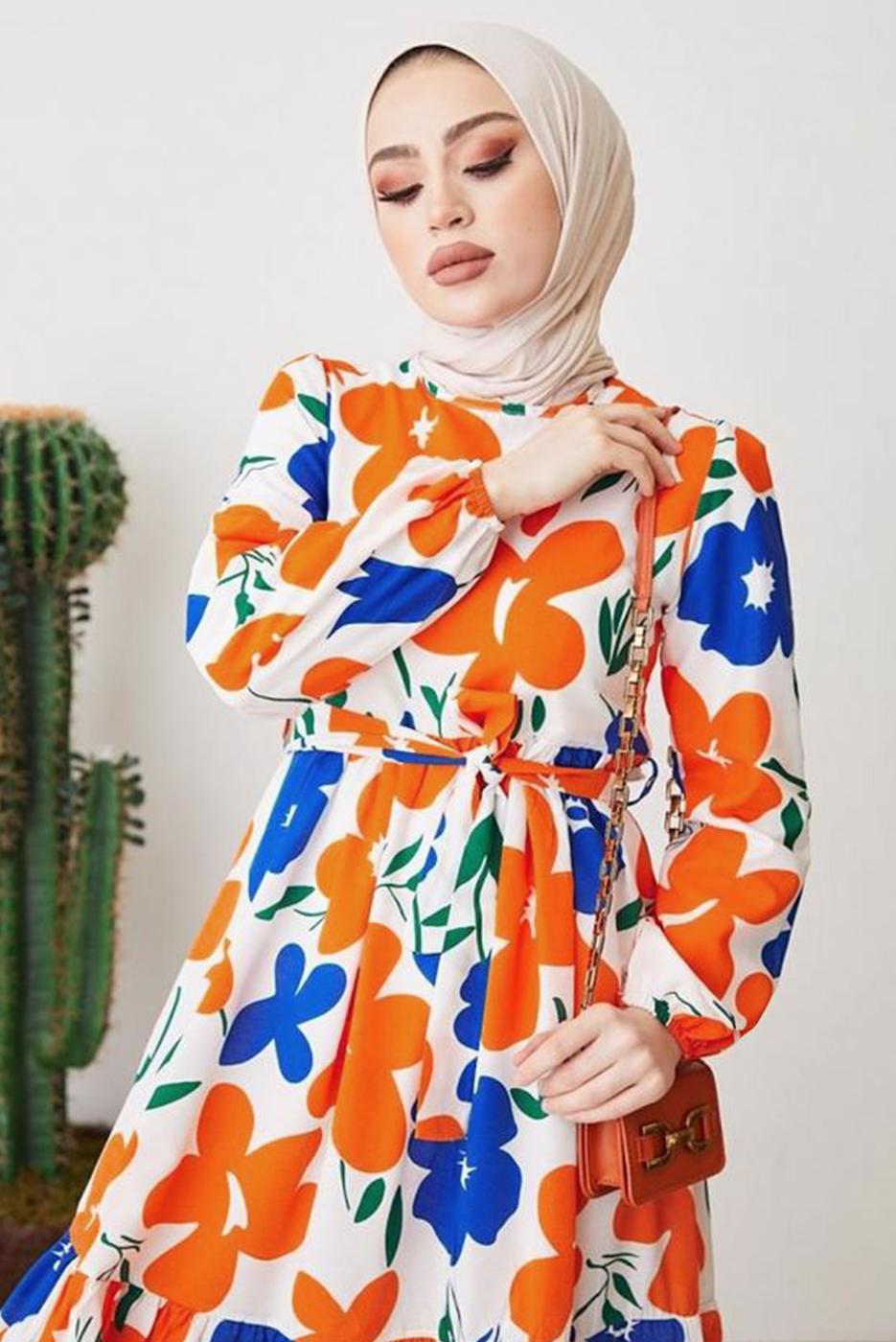 Tesettür giyim TURUNCU ÇİÇEK DESENLİ KUŞAKLI ELBİSE T 404