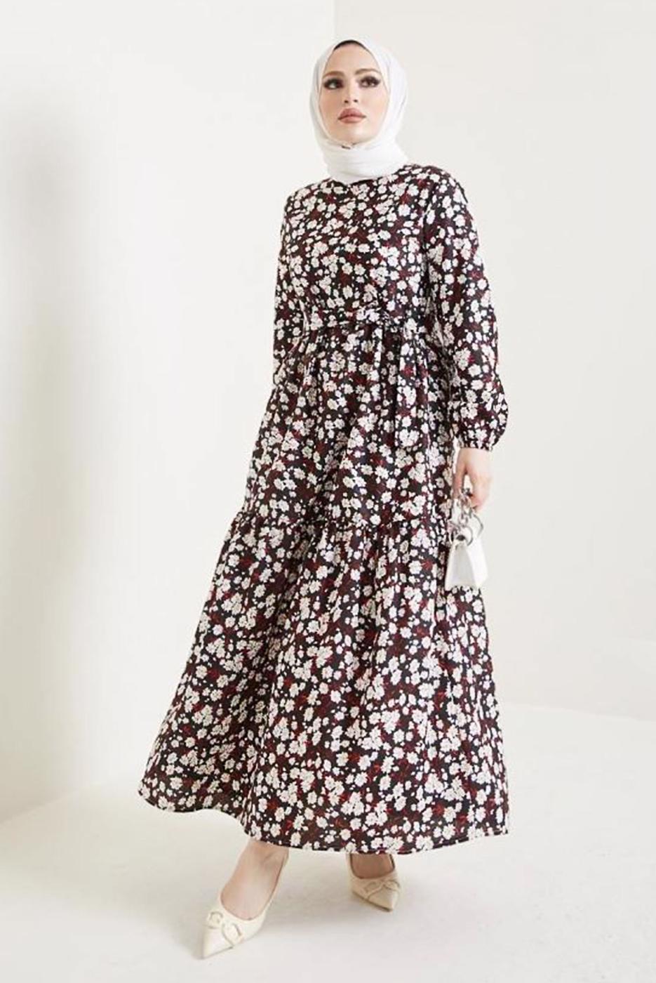 Tesettür giyim SİYAH ÇİÇEK DESENLİ KUŞAKLI ELBİSE T 434
