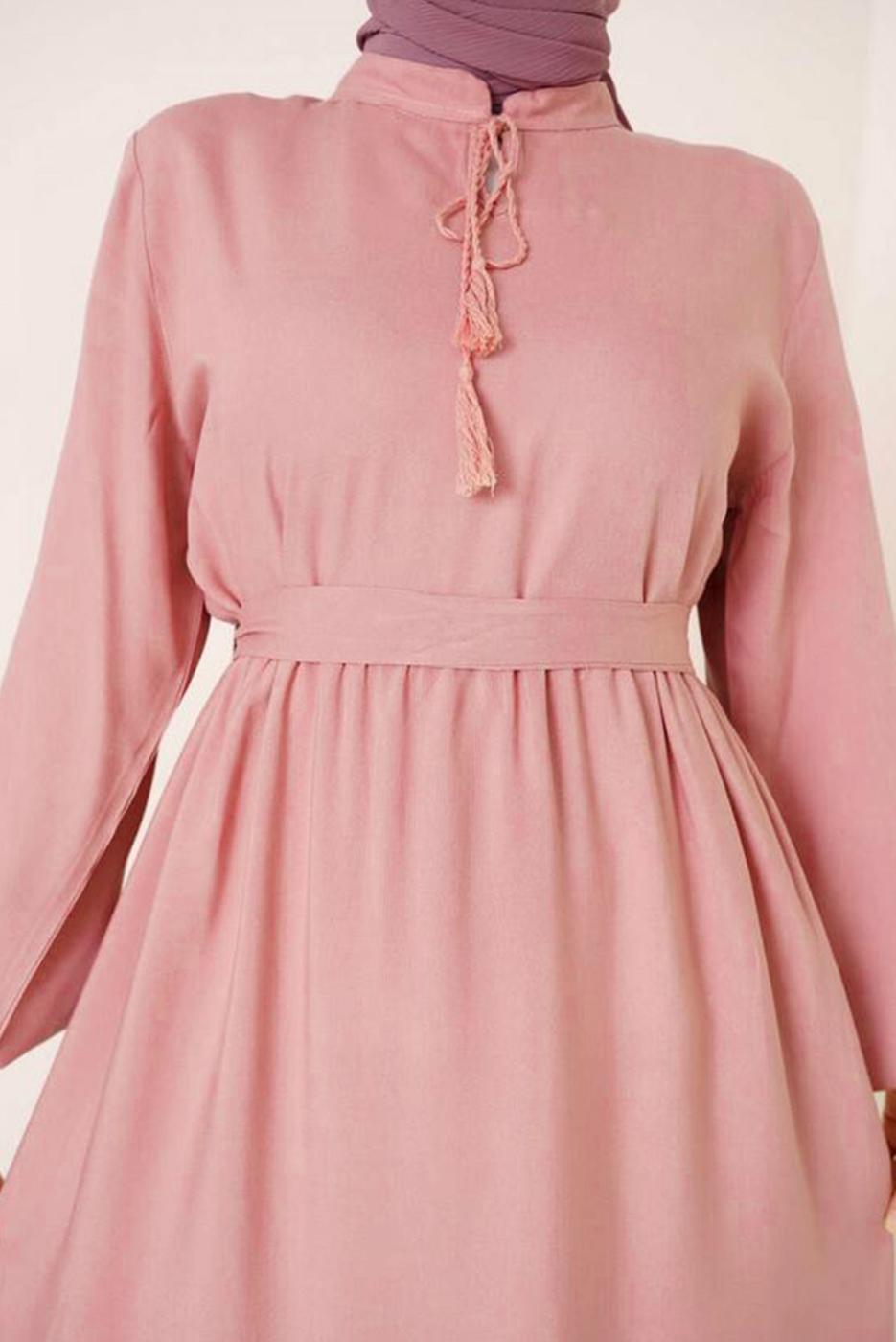 Tesettür giyim PUDRA YAKASI BAĞLAMALI KUŞAKLI ELBİSE T 644