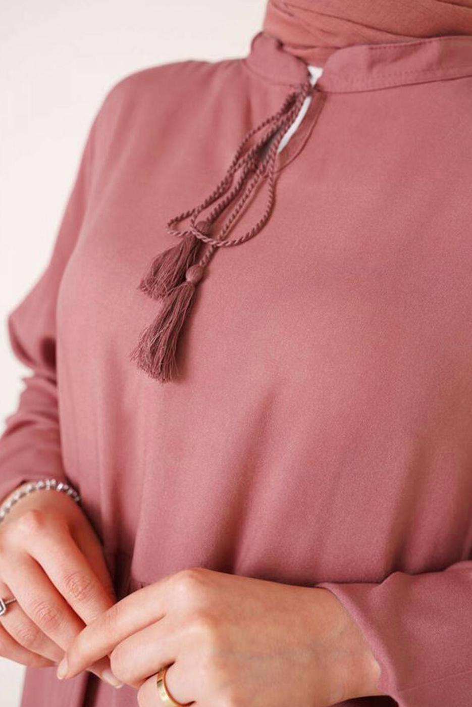 Tesettür giyim PEMBE YAKASI BAĞLAMALI KUŞAKLI ELBİSE T 644