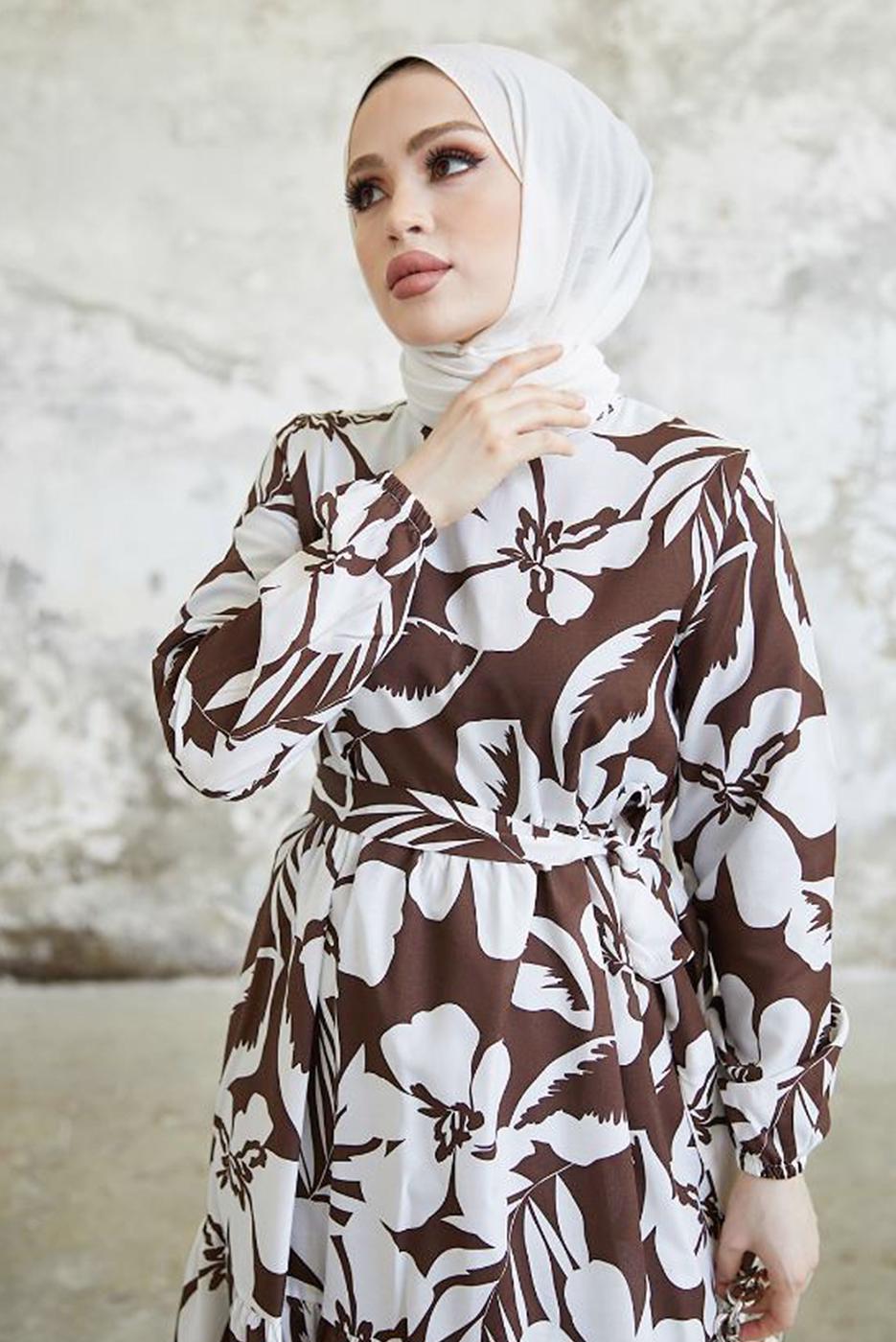 Tesettür giyim KAHVE ÇİÇEK DESENLİ KUŞAKLI ELBİSE T 734