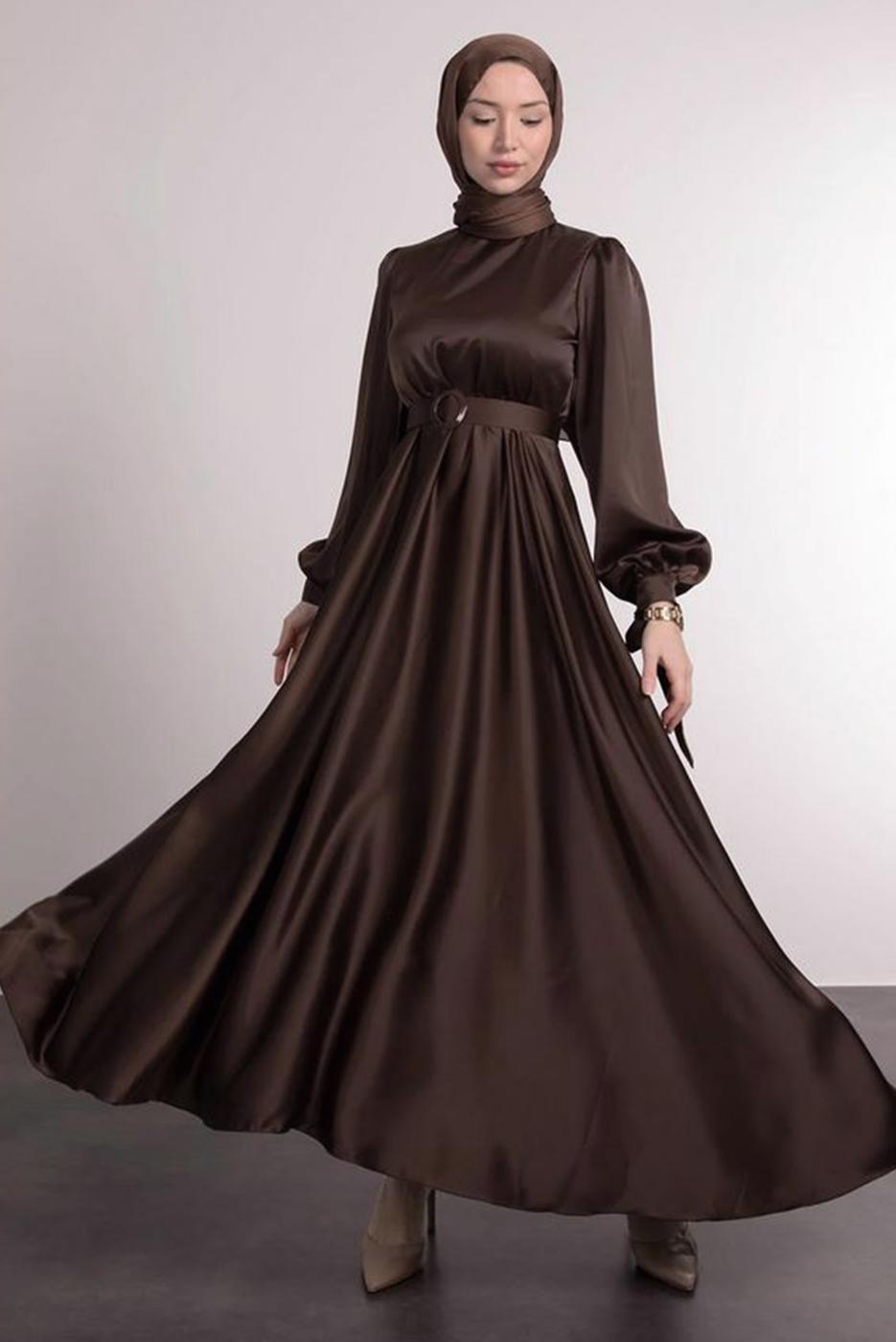 Vêtements hijab BRUN ROBE DE SOIRÉE EN SATIN CEINTURE T 1395