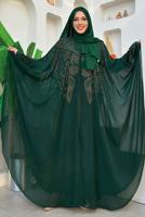 Tesettür giyim YEŞİL ŞİFON PELERİNLİ ELBİSELİ ABİYE TAKIM T 1563-1