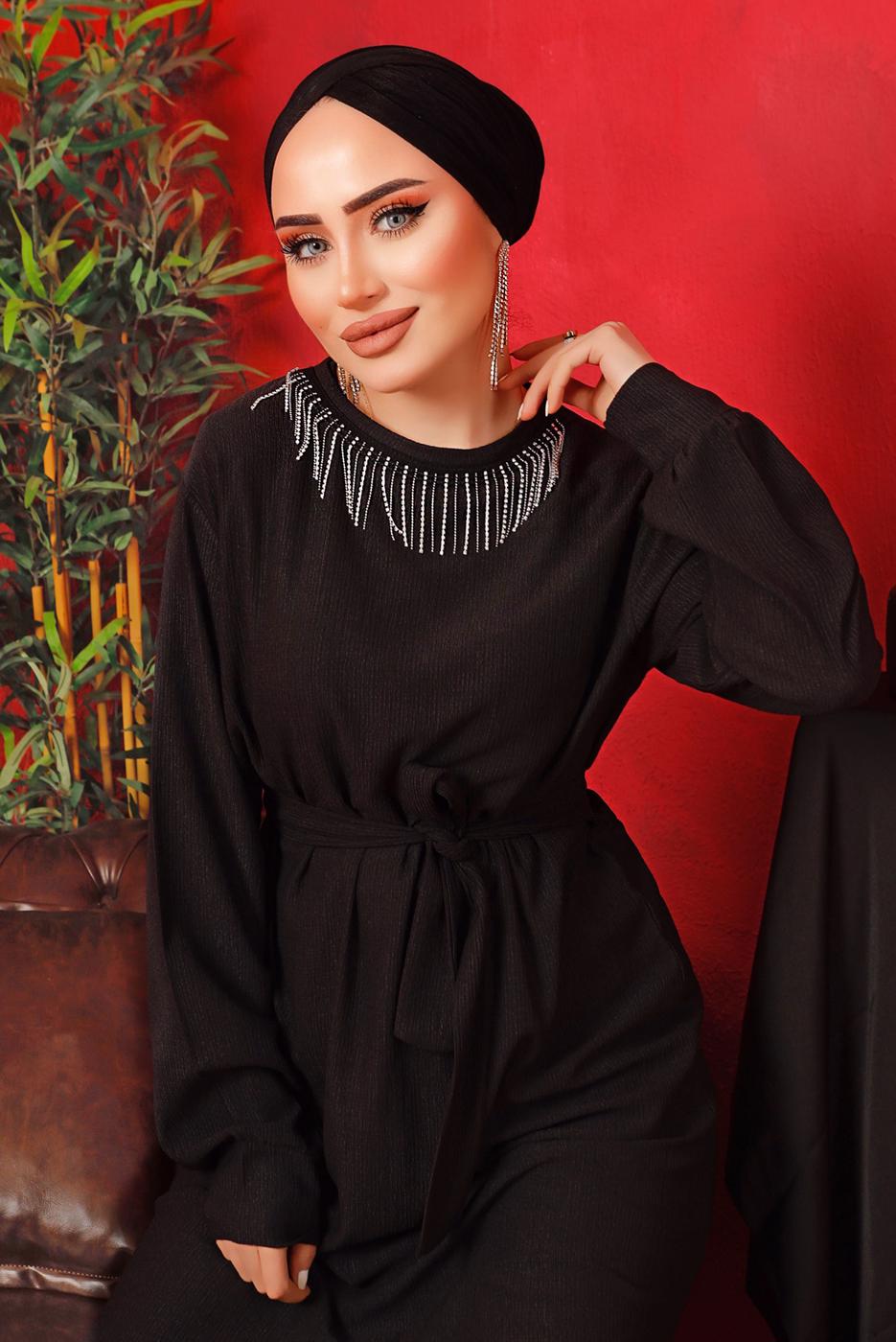 Tesettür giyim SİYAH YAKASI ZİNCİRLİ KUŞAKLI ELBİSE T 2003