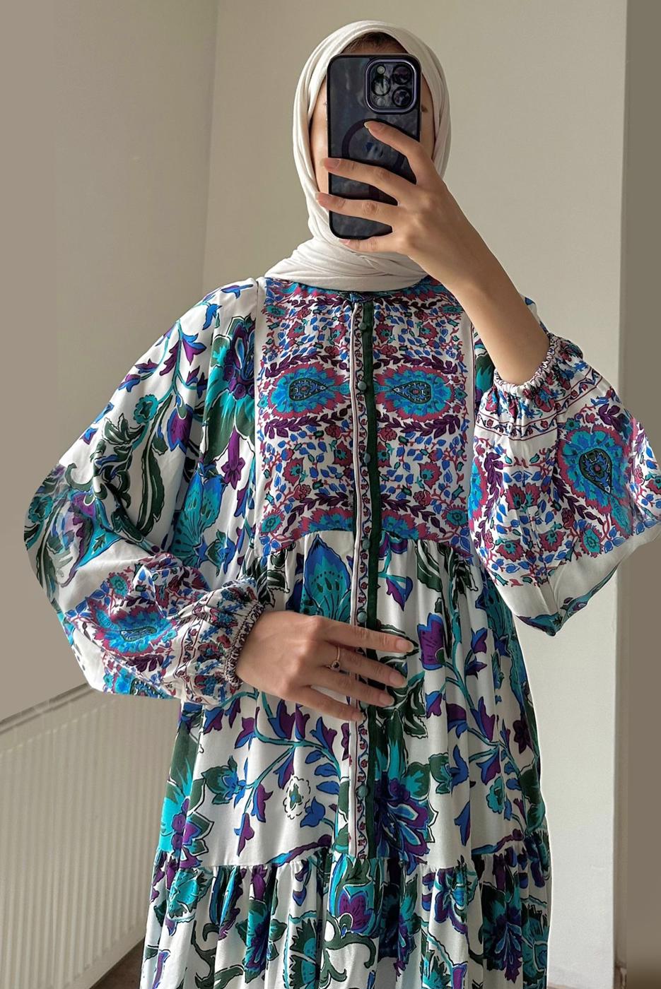 Tesettür giyim MOR DÜĞMELİ ETNİK DESENLİ ELBİSE T 2605-2