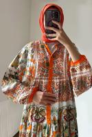 Tesettür giyim TURUNCU DÜĞMELİ ETNİK DESENLİ ELBİSE T 2605-2