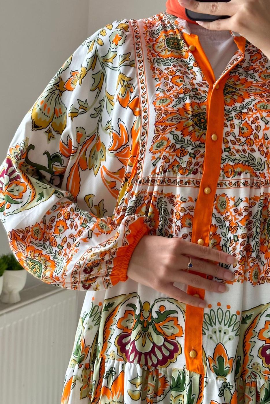 Tesettür giyim TURUNCU DÜĞMELİ ETNİK DESENLİ ELBİSE T 2605-2