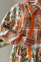 Tesettür giyim TURUNCU DÜĞMELİ ETNİK DESENLİ ELBİSE T 2605-2