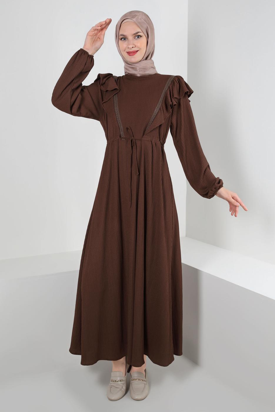Tesettür giyim KAHVE VOLAN DETAYLI BELİ BÜZGÜLÜ ELBİSE T 30046