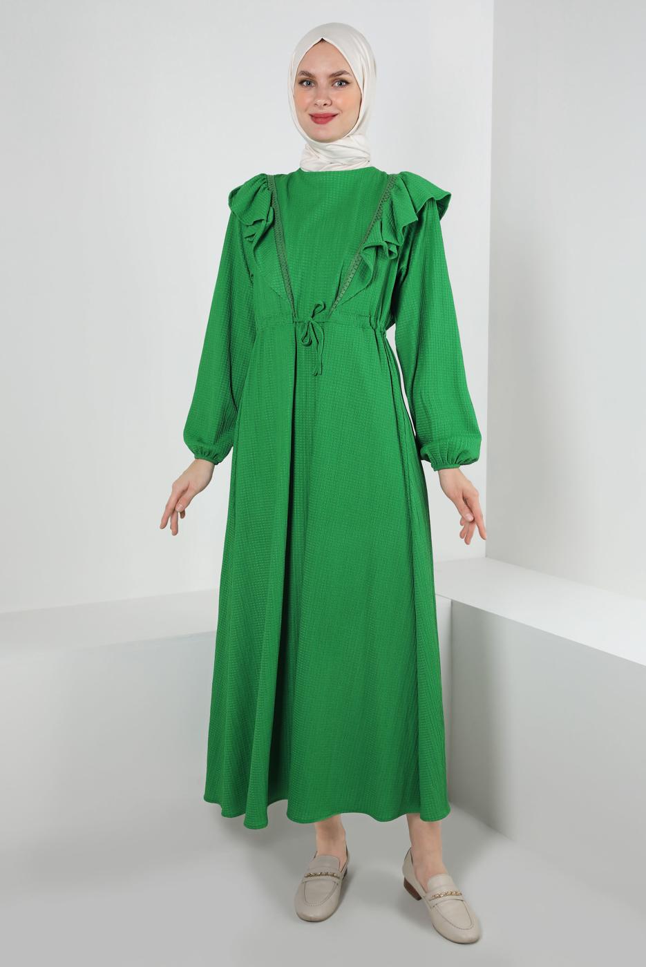 Tesettür giyim YEŞİL VOLAN DETAYLI BELİ BÜZGÜLÜ ELBİSE T 30046