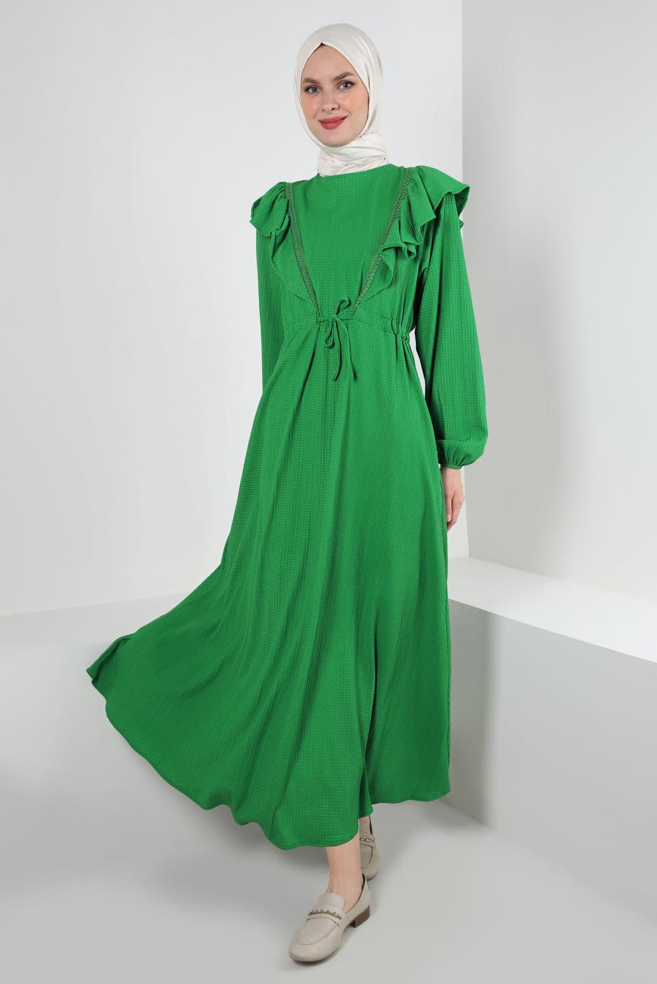 Tesettür giyim YEŞİL VOLAN DETAYLI BELİ BÜZGÜLÜ ELBİSE T 30046