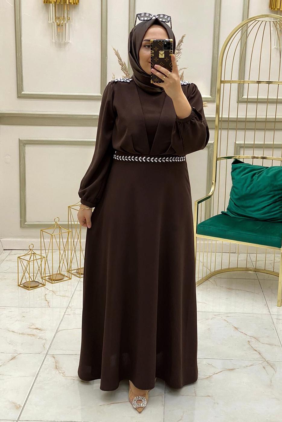 Tesettür giyim KAHVE TAŞ AKSESUAR DETAYLI ELBİSE T 30800