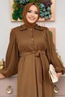 Tesettür giyim KAHVE KUŞAKLI DÜĞME DETAYLI ELBİSE T 3273