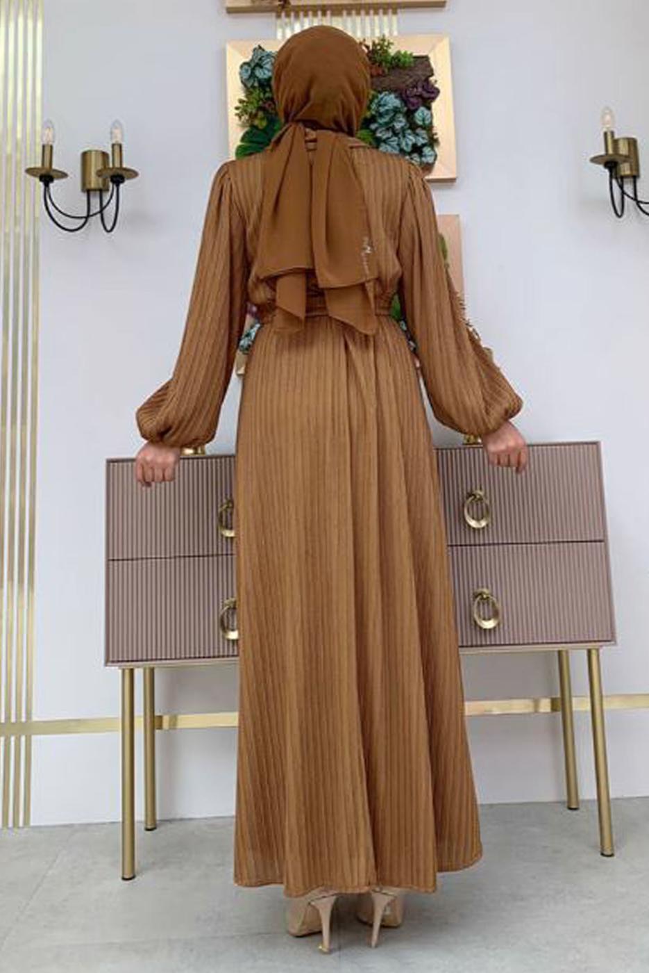 Tesettür giyim KAHVE KUŞAKLI DÜĞME DETAYLI ELBİSE T 3273